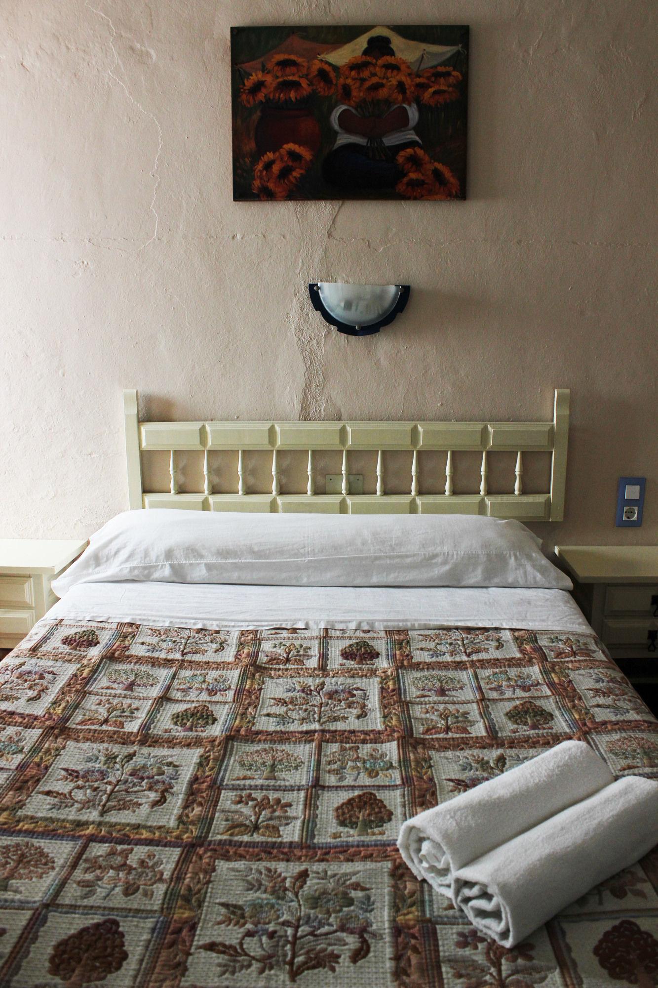 Pension Lisdos Sevilla Exteriör bild