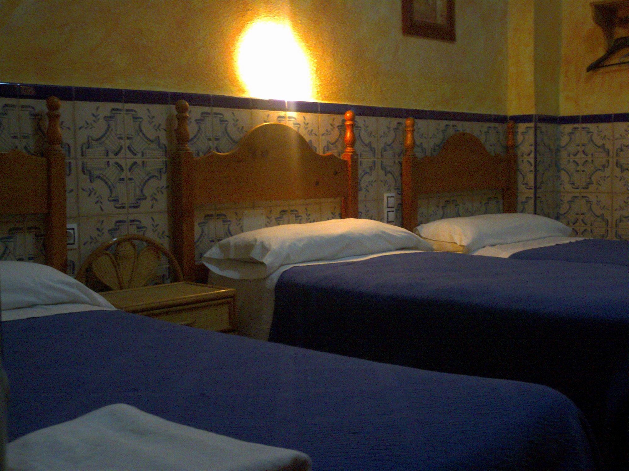 Pension Lisdos Sevilla Exteriör bild